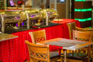Dining - Enkare Hotel (Nairobi)