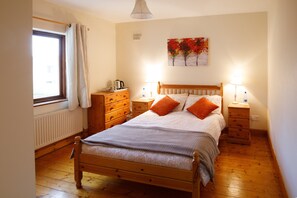 1 habitación, cortinas blackout, wifi gratis y ropa de cama 