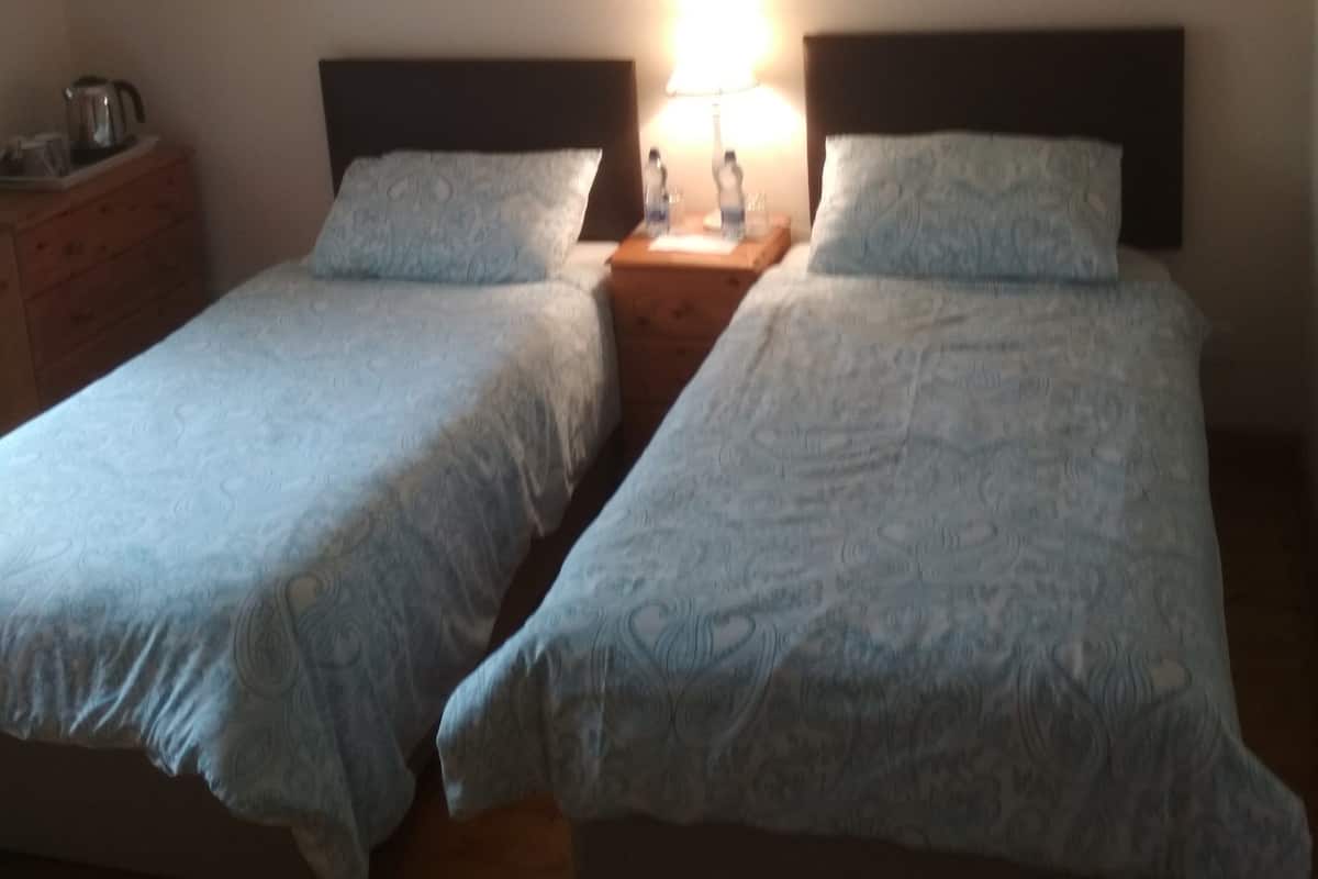 Twin kamer | 1 slaapkamer, verduisterende gordijnen, gratis wifi, beddengoed