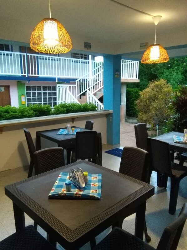 Ilmainen päivittäinen paikallinen aamiainen 