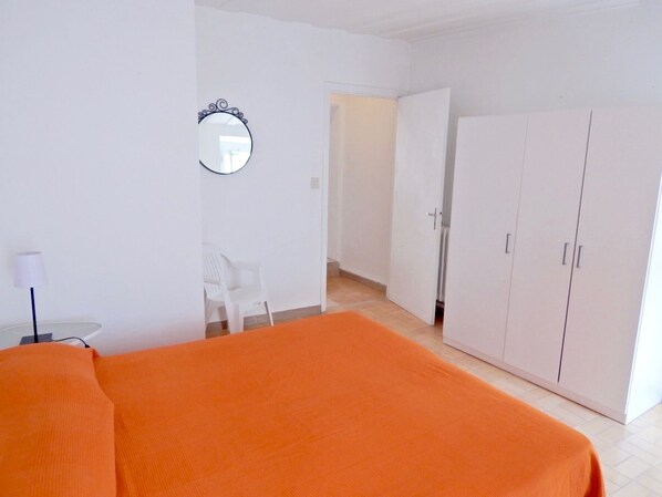Maisonette, 2 Schlafzimmer | 2 Schlafzimmer, Babybetten, Bettwäsche