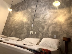Ropa de cama hipoalergénica, minibar y decoración personalizada 