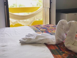 Basic Triple Room | Hypo-allergenic bedding, minibar, individually decorated - Lua Pousada (Barra de São Miguel)