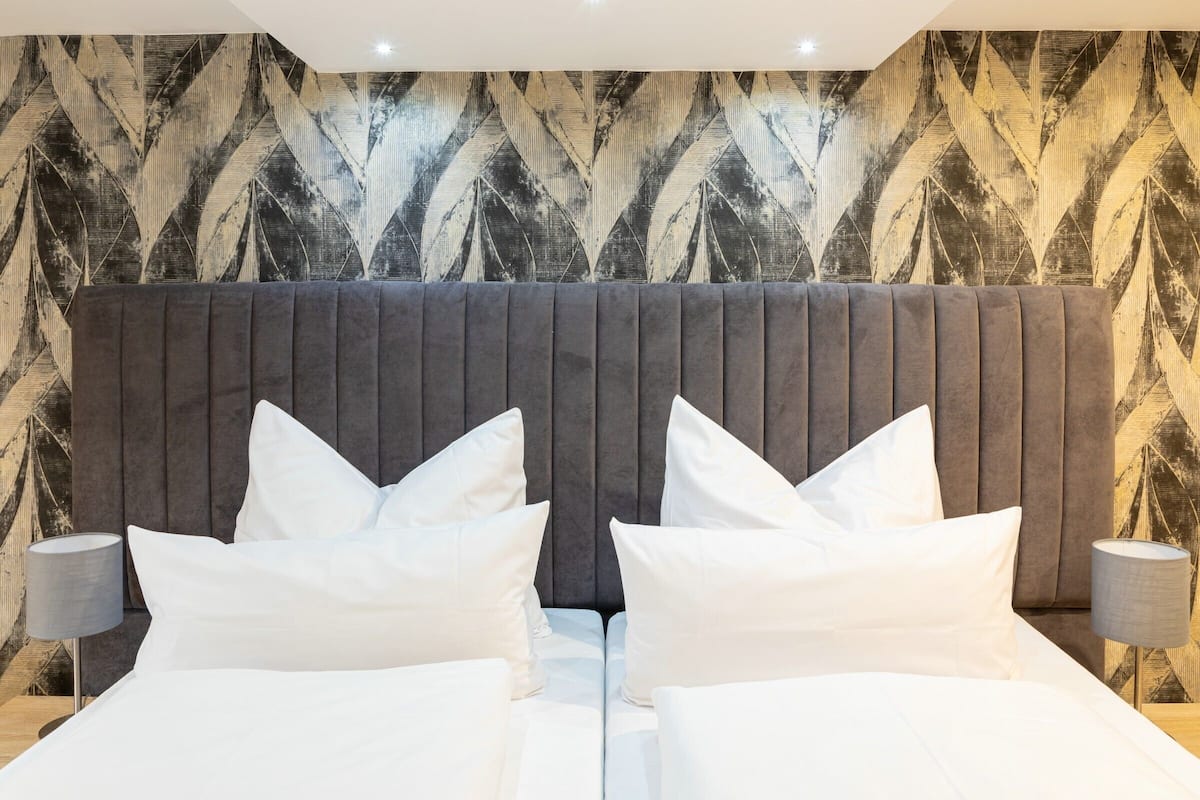 double room | desk, soundproofing, free wifi, bed sheets