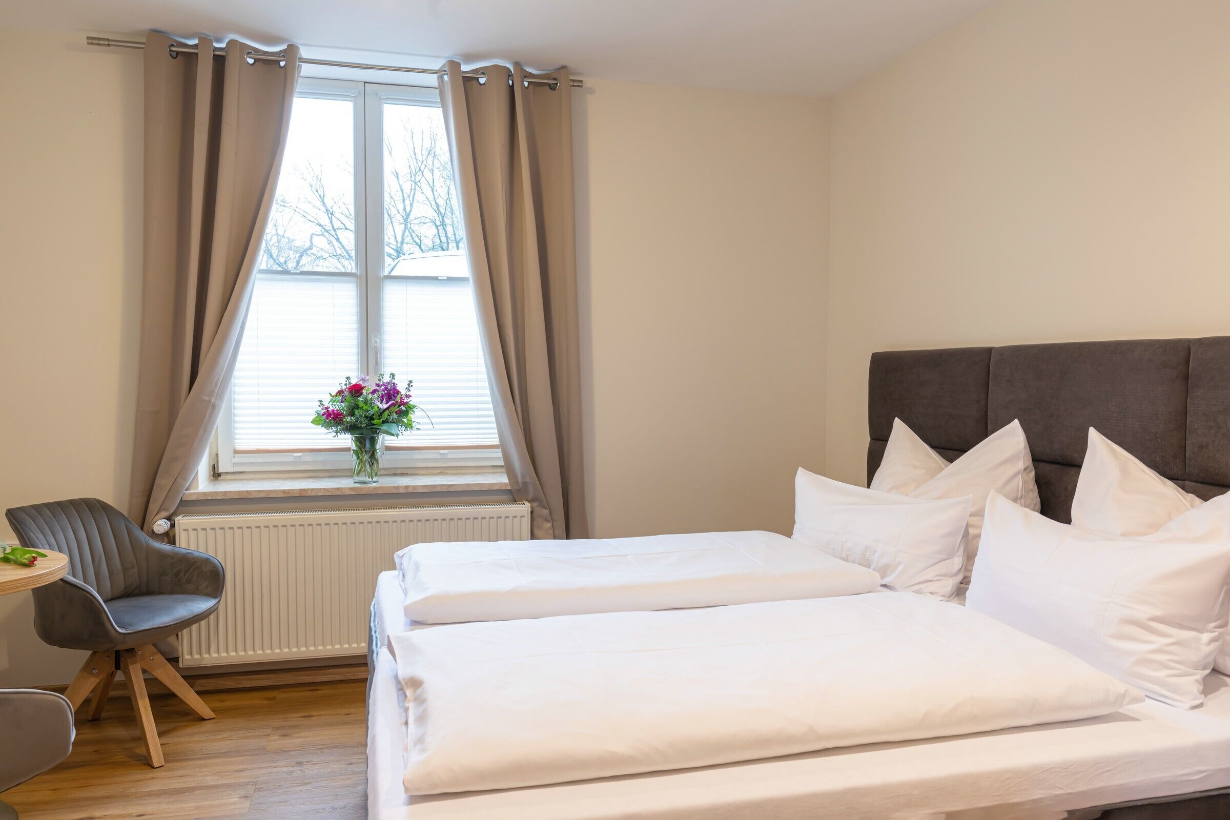 double room | desk, soundproofing, free wifi, bed sheets