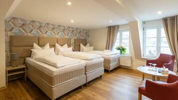 Family Triple Room, 1 Bedroom | Desk, soundproofing, free WiFi, bed sheets