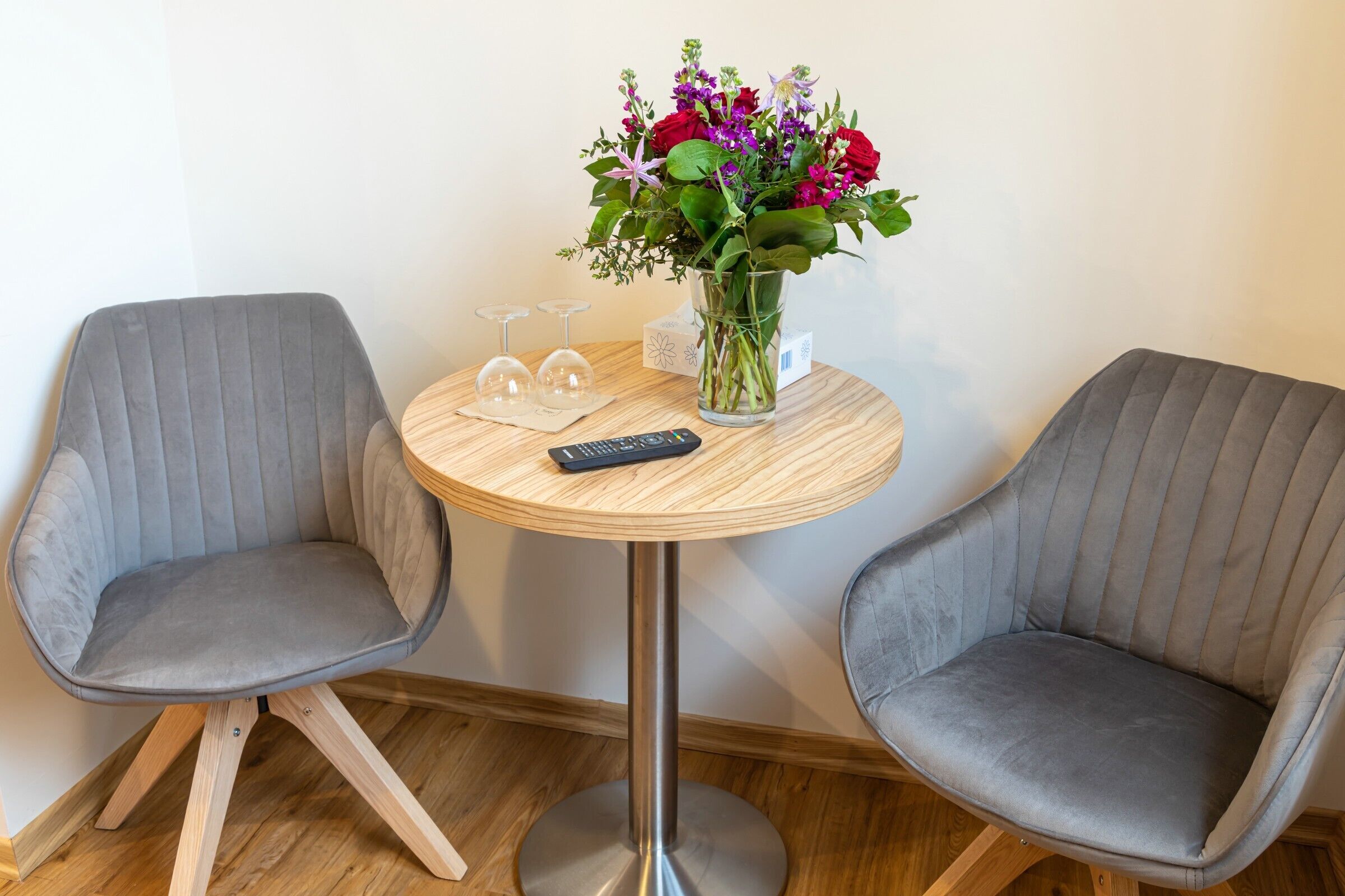 double room | desk, soundproofing, free wifi, bed sheets