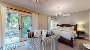 套房, 私人浴室 (Lafayette - King Luxury Suite) | 特色装修、特色家居、遮光窗帘、熨斗/熨板