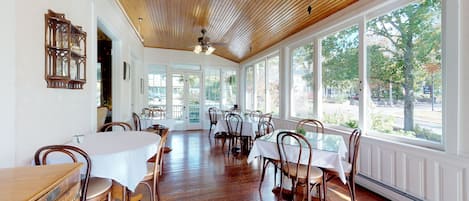 Daily full breakfast for a fee