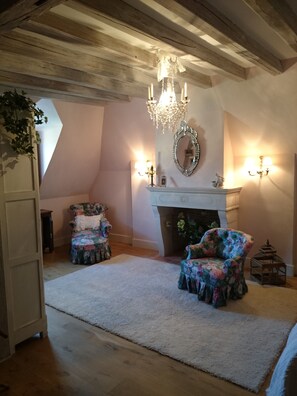 Double Room (Tendre Romance) | Living area | Flat-screen TV