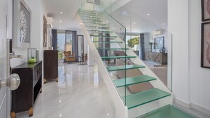 Marivent Luxury Apartments 3 double Rooms  | 起居區 | 40-吋電視，提供衛星頻道