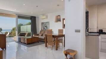 Marivent Deluxe Studio | Living area | 40-inch TV with satellite channels