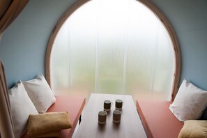 Tent (Chalet (Crevette)) | Living area - RCN Camping La ferme du Latois (Coëx)