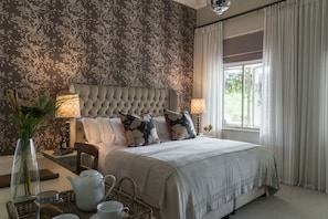 Deluxe Room | Egyptian cotton sheets, premium bedding, down comforters, pillowtop beds