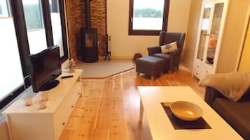 Family House | Living room | Flat-screen TV