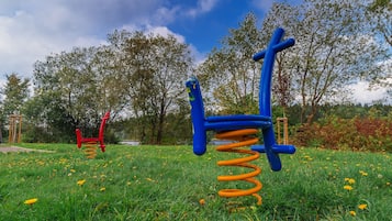 Children’s play area – outdoor