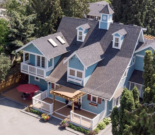 Kelowna Bed & Breakfast (CHATHAM HOUSE)