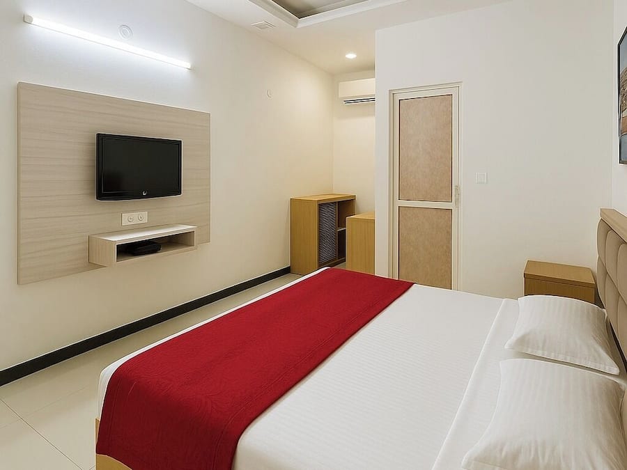 Deluxe Room | Individually decorated, individually furnished, desk, laptop workspace