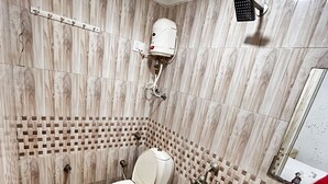 A bathroom with a toilet, bidet, and sink.
