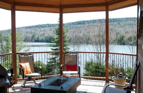 Terrace/patio. Strong Timbers B&B