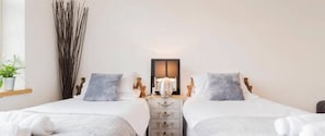 Luxury Apartment, 3 Bedrooms, City View | Soundproofing, iron/ironing board, free WiFi, bed sheets