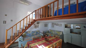 Apartamento, 1 habitación | Servicio de comidas en la habitación