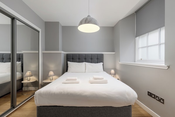 Apartemen Klasik, 1 kamar tidur | 1 kamar tidur, brankas, meja kerja, dan setrika/meja setrika