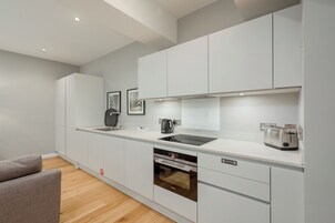 Superior Apartment, 1 Bedroom | Private kitchen | Fridge, microwave, oven, stovetop