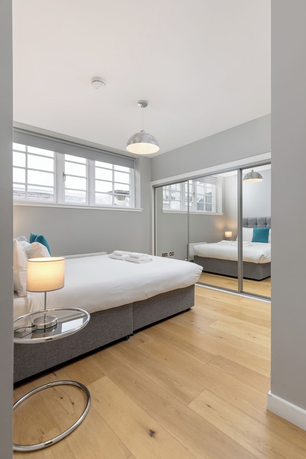 Classic-Apartment, 2 Schlafzimmer | 1 Schlafzimmer, Zimmersafe, Schreibtisch, Bügeleisen/Bügelbrett