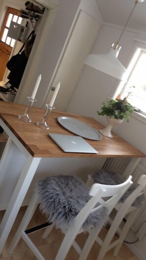 Ferienhaus, 2 Schlafzimmer | Essbereich im Zimmer