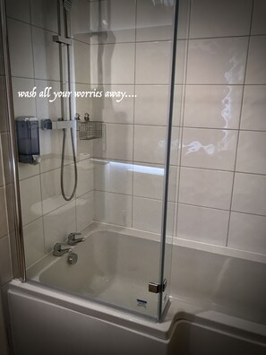 Deluxe Double Room | Bathroom | Shower, hair dryer, towels - White Horse Inn Clun (Craven Arms)