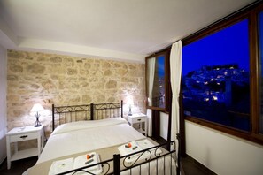 Premium bedding, down duvets, memory-foam beds, minibar - La Casa di Matilde (Ragusa)