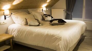 Apartment, Fireplace | Free WiFi, bed sheets