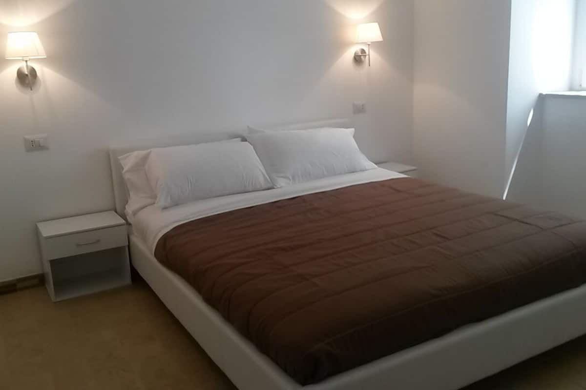 Kamar Comfort, patio | Seprai premium, selimut bulu angsa, busa memori, dan meja kerja