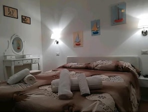 City Double Room | Premium bedding, down duvets, memory-foam beds, desk - Casa Calieri (Tropea)