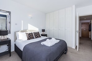 Deluxe Apartment, 1 Double Bed, City View | 1 bedroom, premium bedding, desk, iron/ironing board - Deluxe Kensington Apartment With Balcony (London)