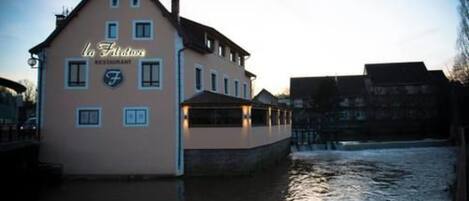 Façade de l’hébergement - soirée/nuit