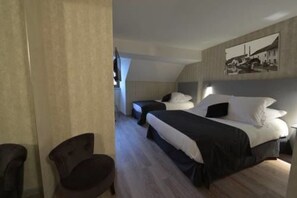 Desk, free WiFi, bed sheets - Hotel La Filature (Héricourt)