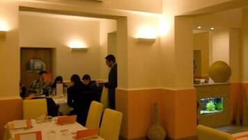 Aperto a colazione e cena, cucina locale