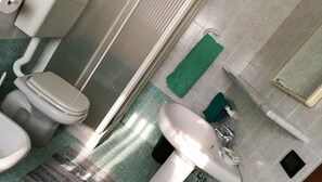 Shower, rainfall showerhead, free toiletries, bathrobes - Albergo Ristorante Roma (Legnano)