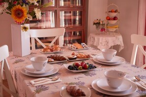 Daily local cuisine breakfast for a fee - Cento Passi Dal Duomo (Arezzo)