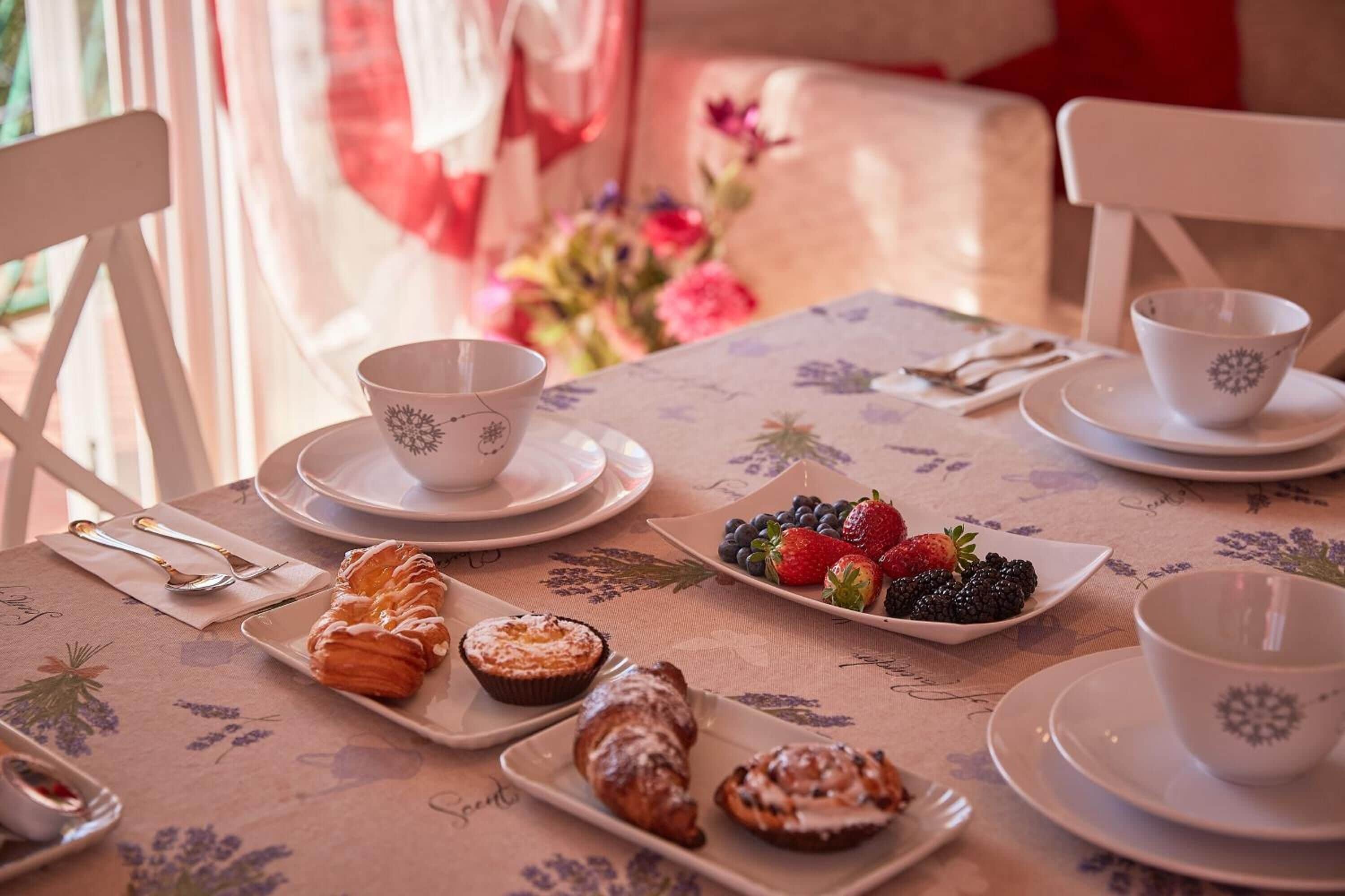 Se ofrece un desayuno típico de la región (5 EUR por persona)