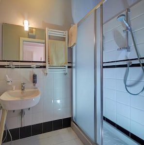 Shower, free toiletries, towels - Cento Passi Dal Duomo (Arezzo)