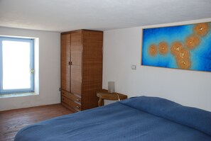 1 غرفة نوم ومكواة/لوح كي وواي فاي مجانًا وملاءات أسرّة