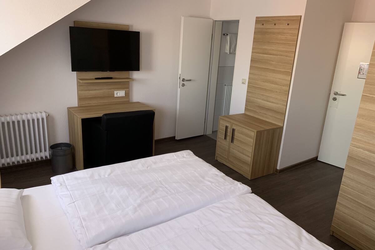 hypo-allergenic bedding, desk, blackout curtains, free cots/infant beds