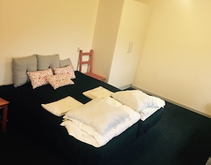 Standard Triple Room, 3 Single Beds | Iron/ironing board, rollaway beds, free WiFi - Knaplund Destillery (Tarm)