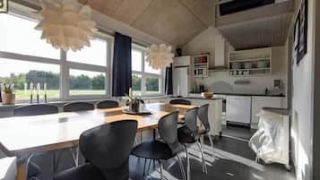 Chambre Standard avec lits jumeaux | Cuisine partagée | Réfrigérateur dans les aires communes