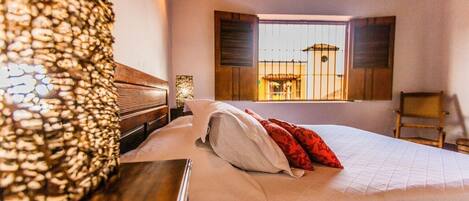 Suíte superluxo, 1 cama King | Cofres nos quartos, berços grátis, camas extras/dobráveis (sobretaxa)