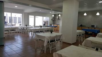 Chambre Quadruple | Cuisine privée | Réfrigérateur dans l'espace commun, micro-ondes dans l'espace commun