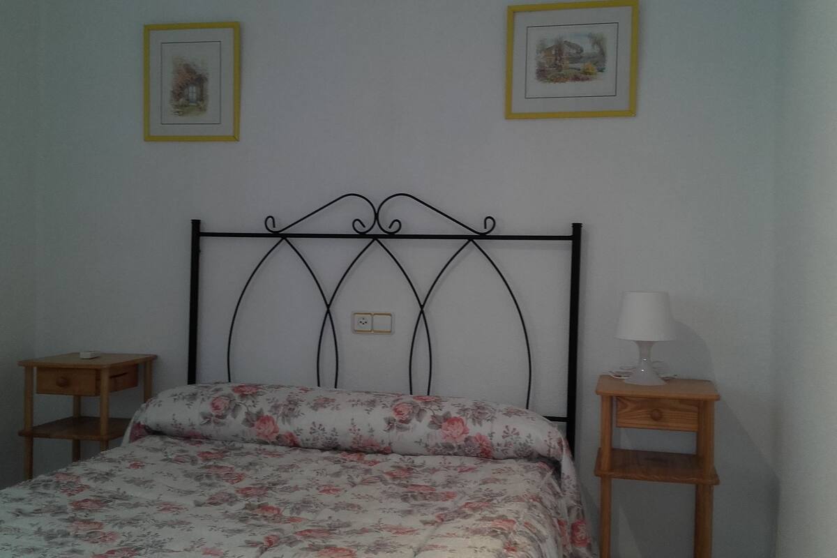 Chambre Double | Bureau, rideaux occultants, Wi-Fi gratuit, ameublement personnalisé